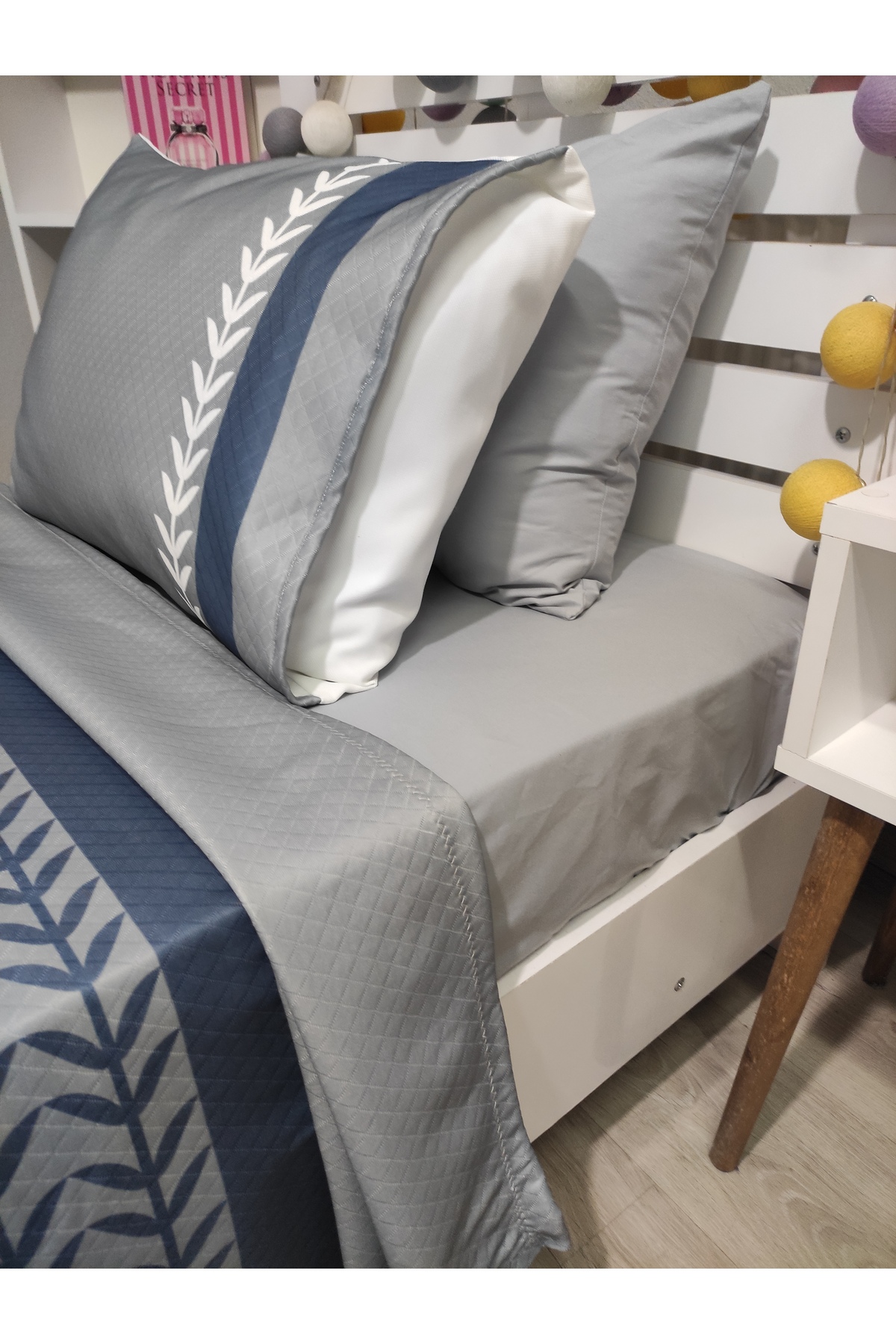 4 parça DEFNE BORDÜRLÜ (%100 pamuk 120X200 lastikli çarşaflı)Tek Kişilik Pike yatak örtüsü takımı
