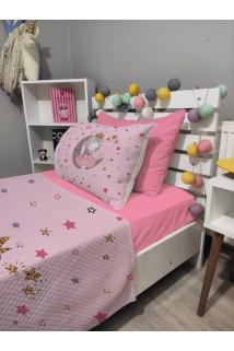4 Parça Ayda Oturan Kız Desenli Lastikli Çarşaflı Tek Kişilik PİKE Yatak Örtüsü Takımı